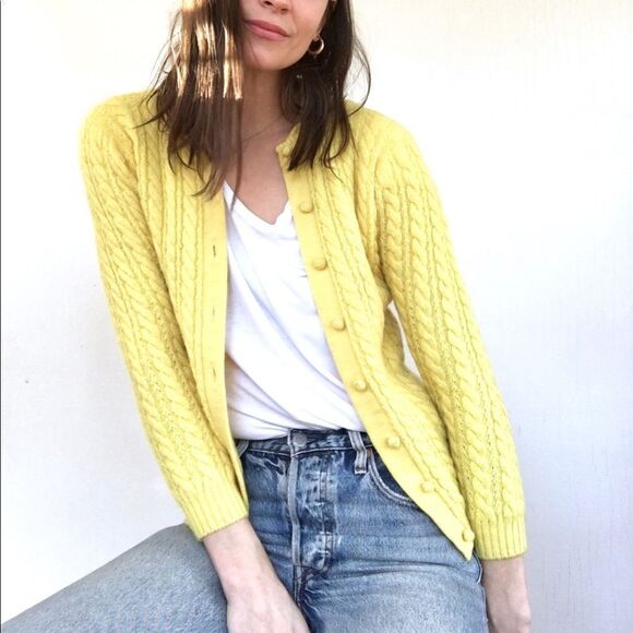 Vintage | canary yellow | 100% wool | Cable Knit cardigan Sweater - Picture 5 of 12